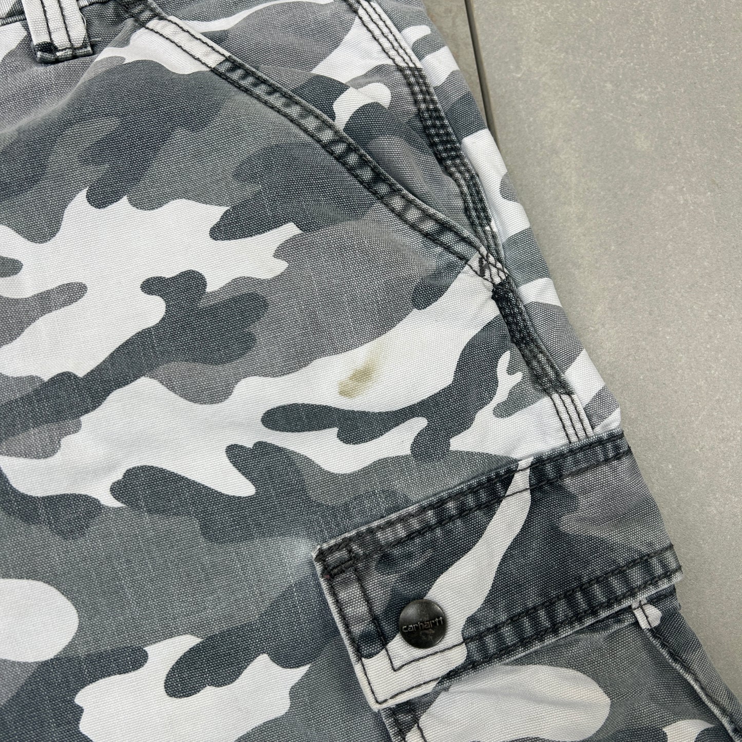 Vintage Carhartt Workwear Camo Baggy Carpenter Grey Shorts - 40