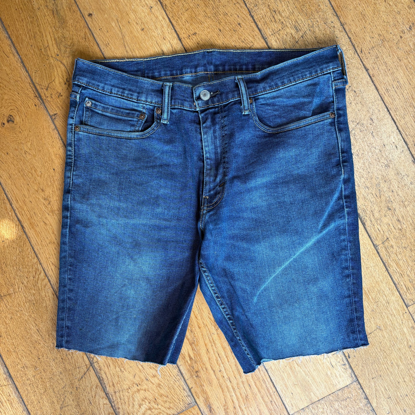 Vintage Levis 550 Slim Blue Denim Shorts - 34