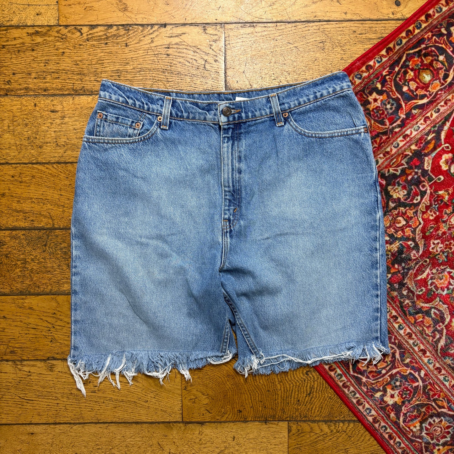 Vintage Levis 550 Baggy Blue Denim Shorts - 36