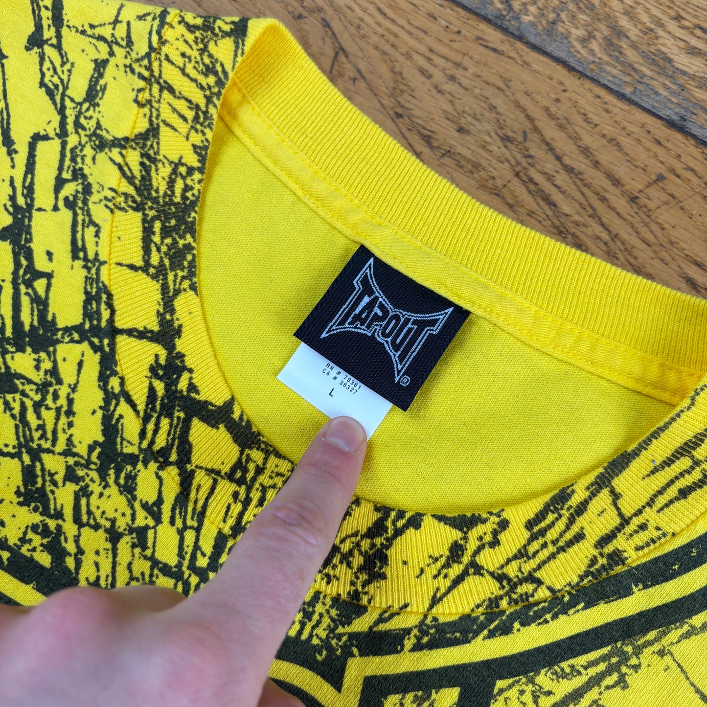 Vintage Tapout Tap Out Yellow Graphic T-Shirt - S