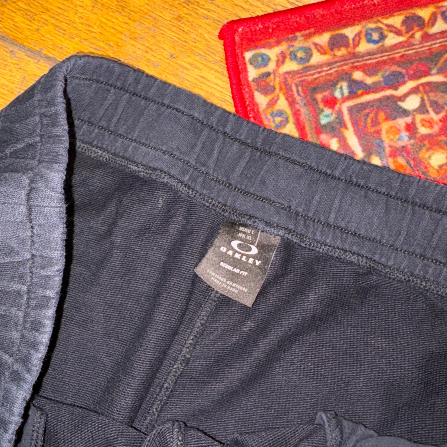 Vintage Oakley Black Sweatpants Joggers Baggy Shorts - L