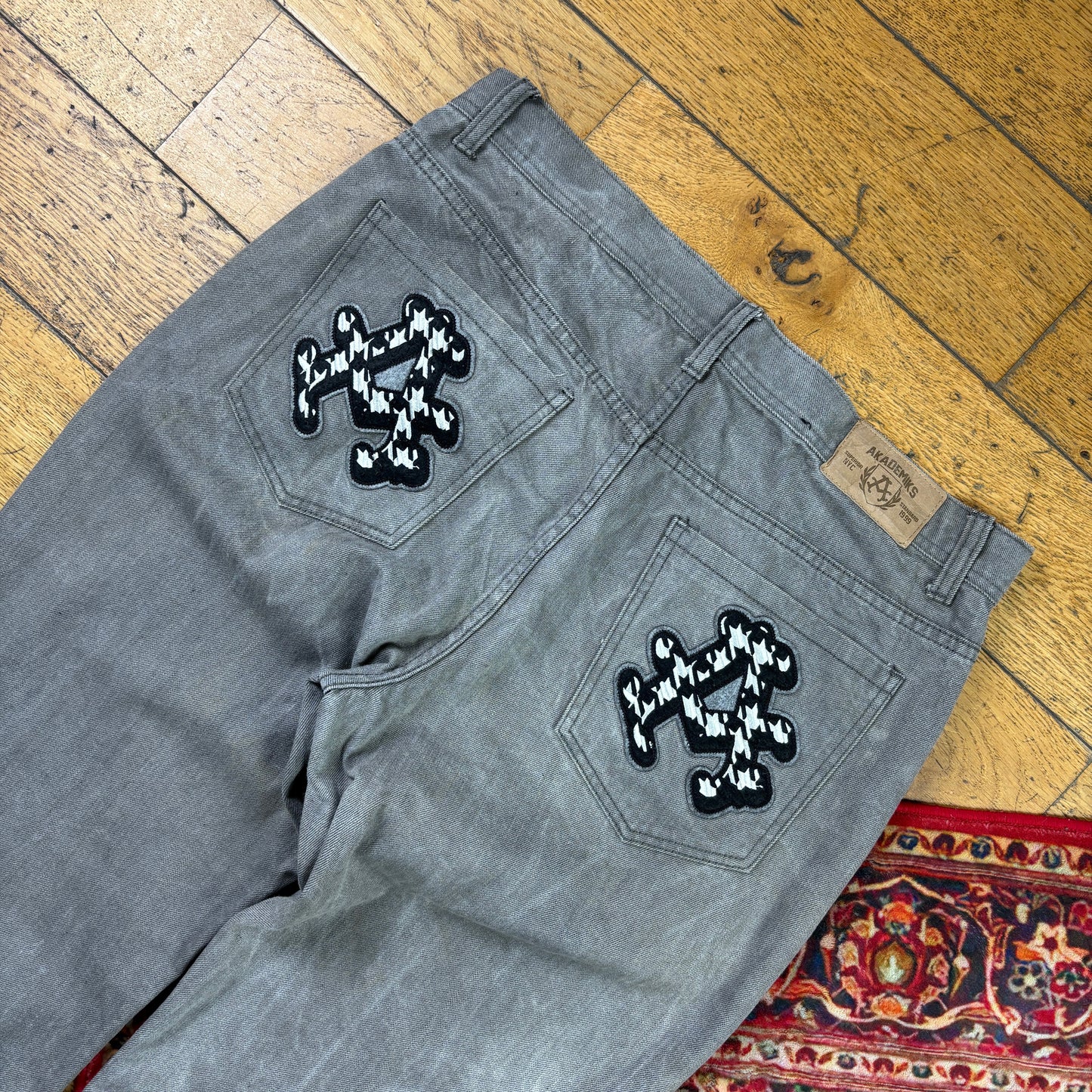 Vintage Akademiks Grey Embroidered Y2K Hip Hop Baggy Jeans - 36