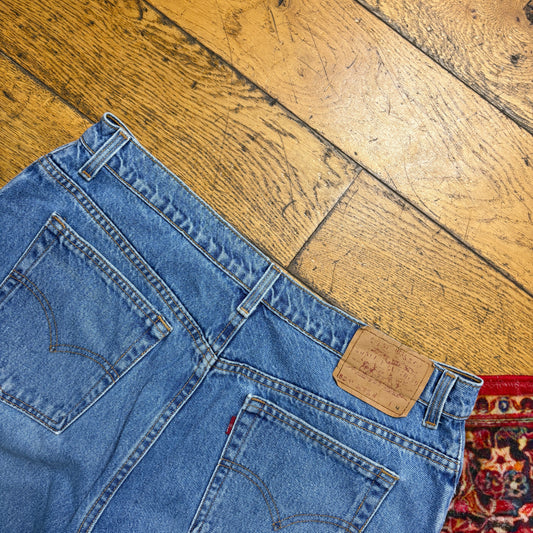 Vintage Levis 550 Baggy Blue Denim Shorts - 36