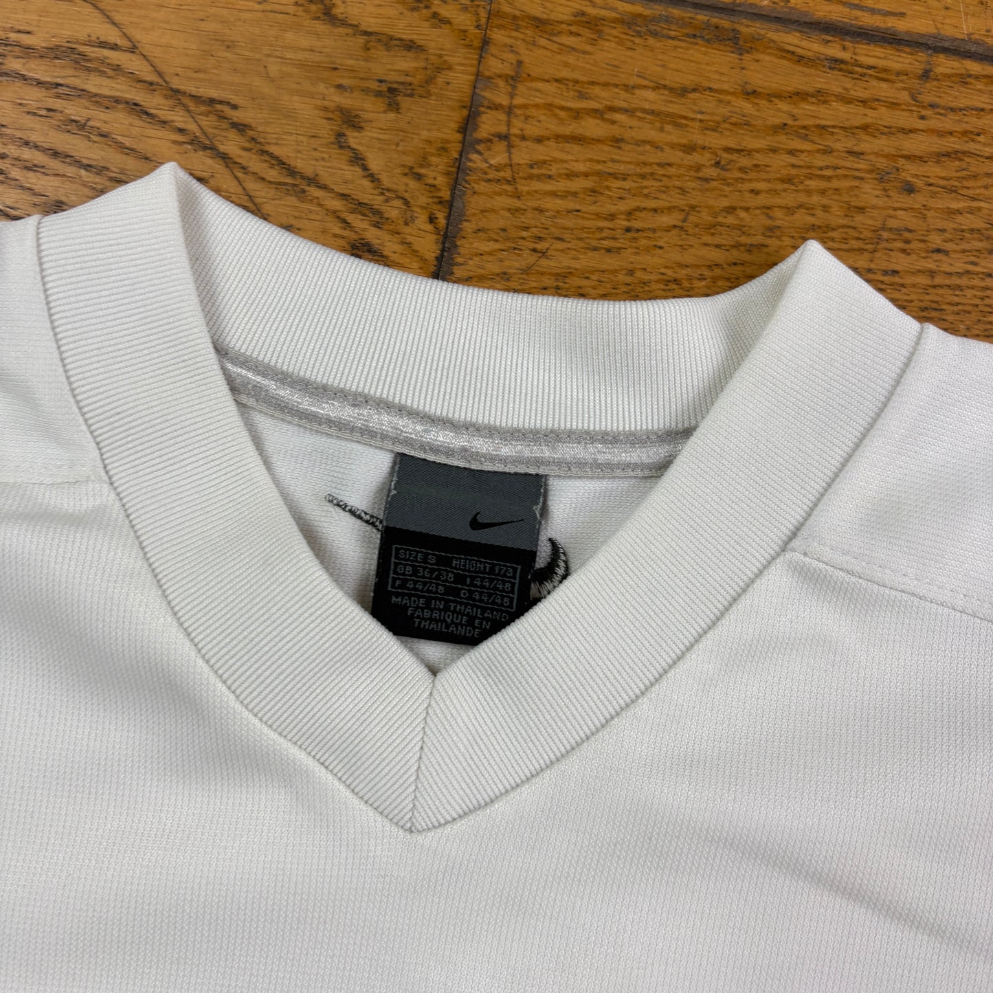 Vintage Nike Y2K White Graphic T-Shirt - S