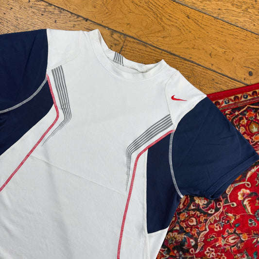 Vintage Nike Y2K White Graphic T-Shirt - S