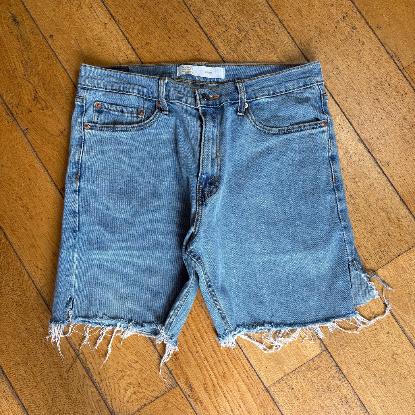 Vintage Levis Straight Blue Denim Shorts - 34