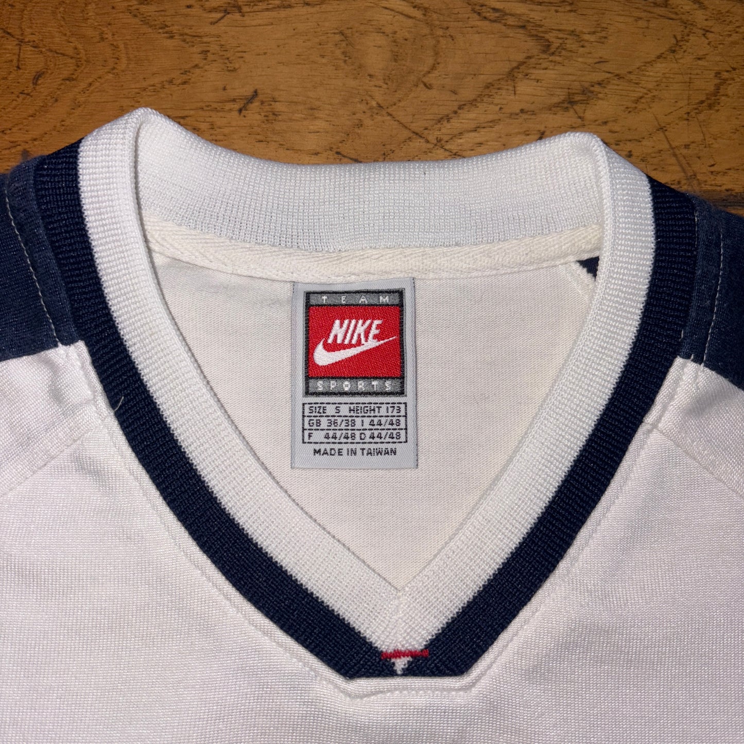 Vintage 90s Nike Basketball White Navy Embroidered T-Shirt - L