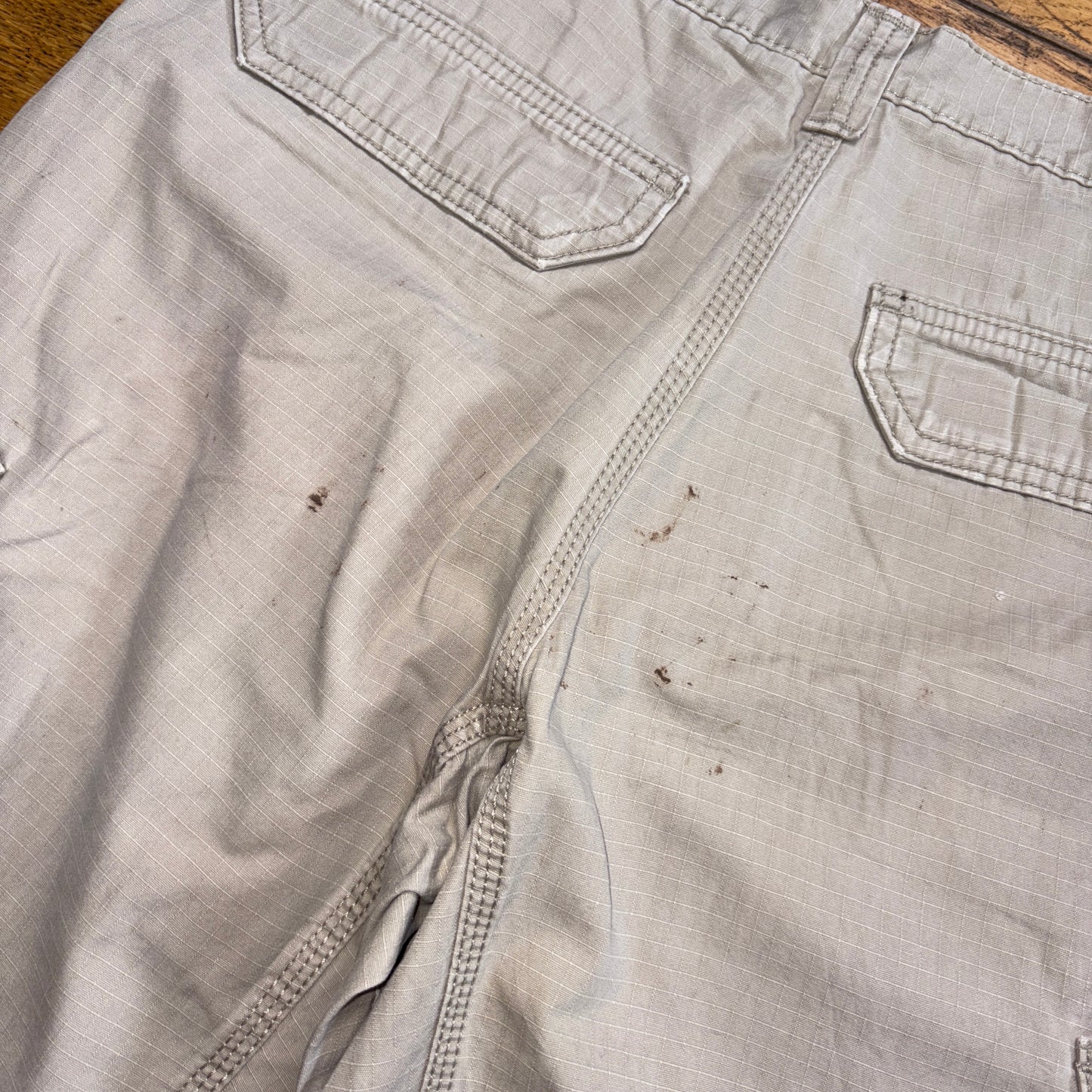 Vintage Carhartt Cream Workwear Baggy Carpenter Shorts - 33