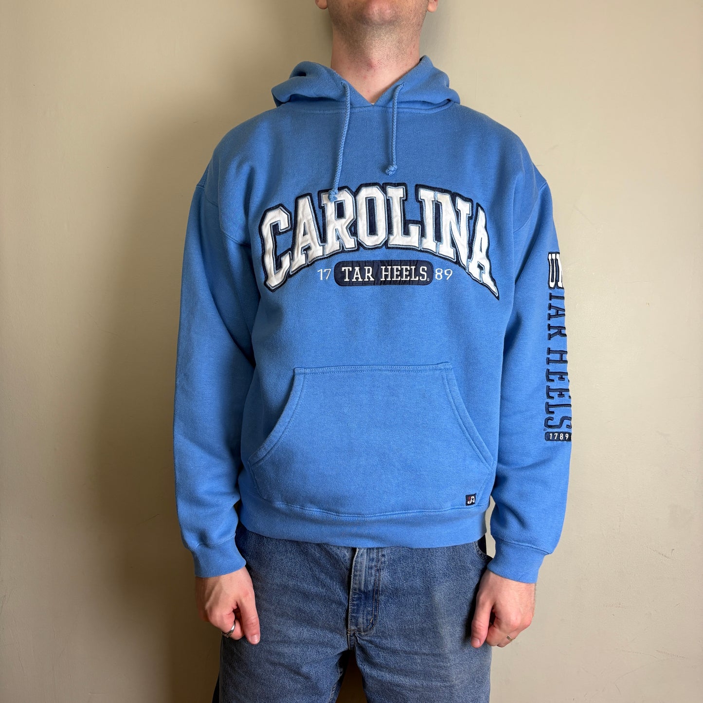 Vintage Carolina Tar Heels Blue Basketball Hoodie Embroidered Sweatshirt - L