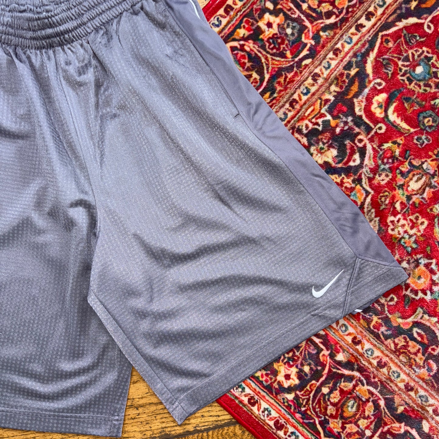 Vintage Nike Grey Silver Y2K Basketball Baggy Sports Shorts - L