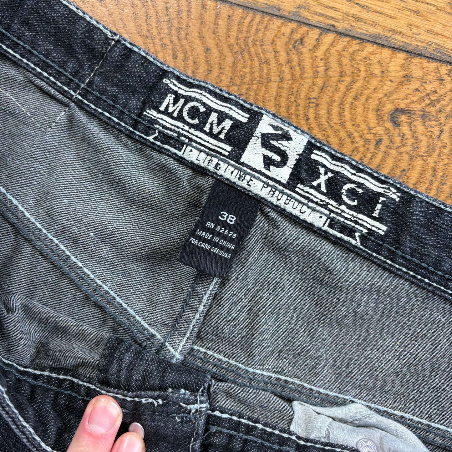 Vintage Southpole Black Embroidered Y2K Hip Hop Baggy Jeans - 40