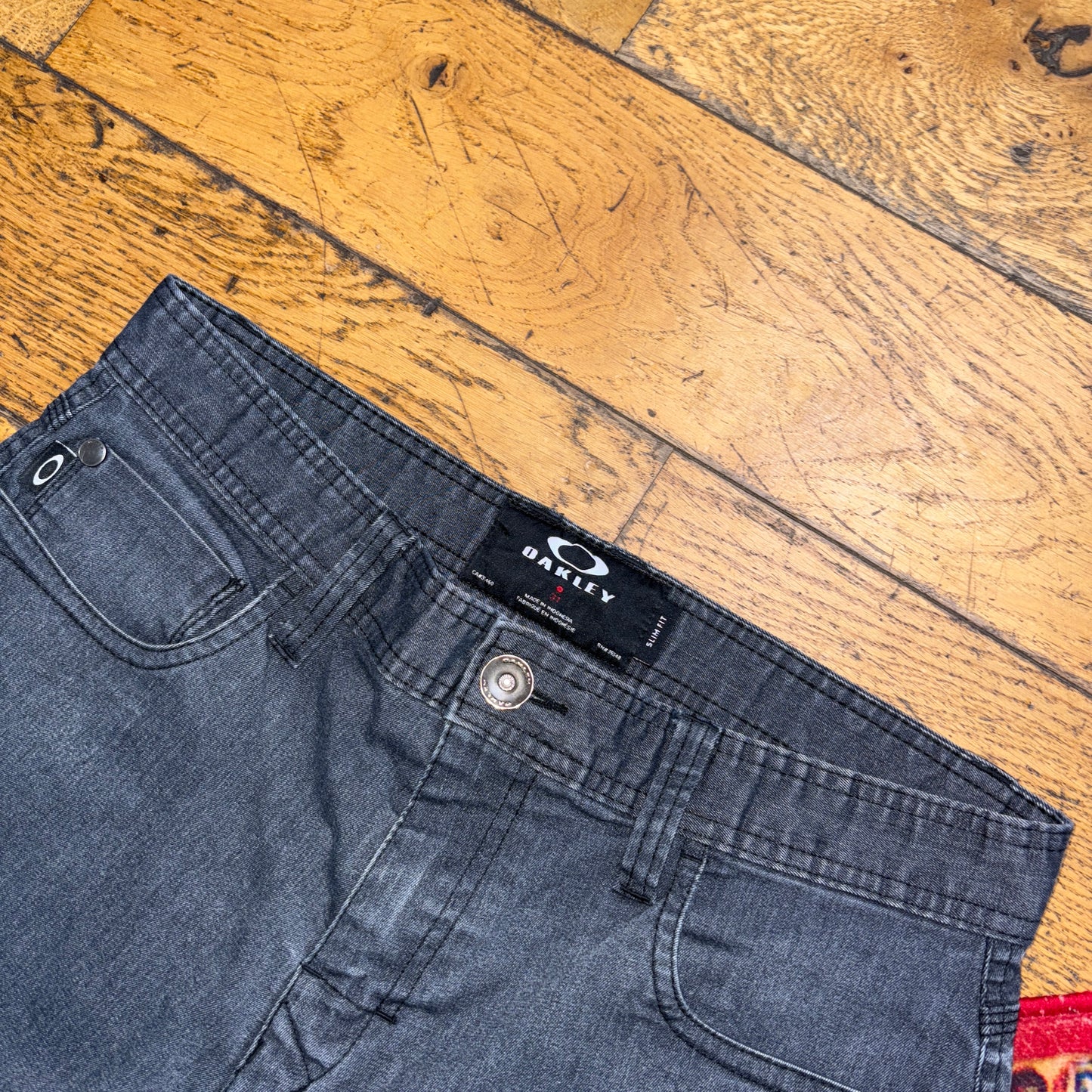 Vintage Oakley Grey Embroidered Slim Shorts Jorts - 31