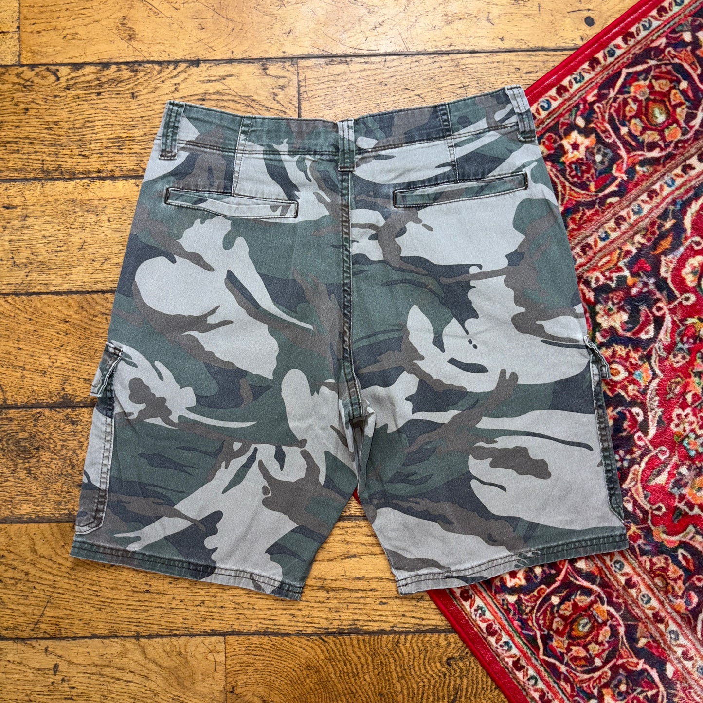 Vintage Wrangler Green Camo Y2K Baggy Shorts Jorts - 30