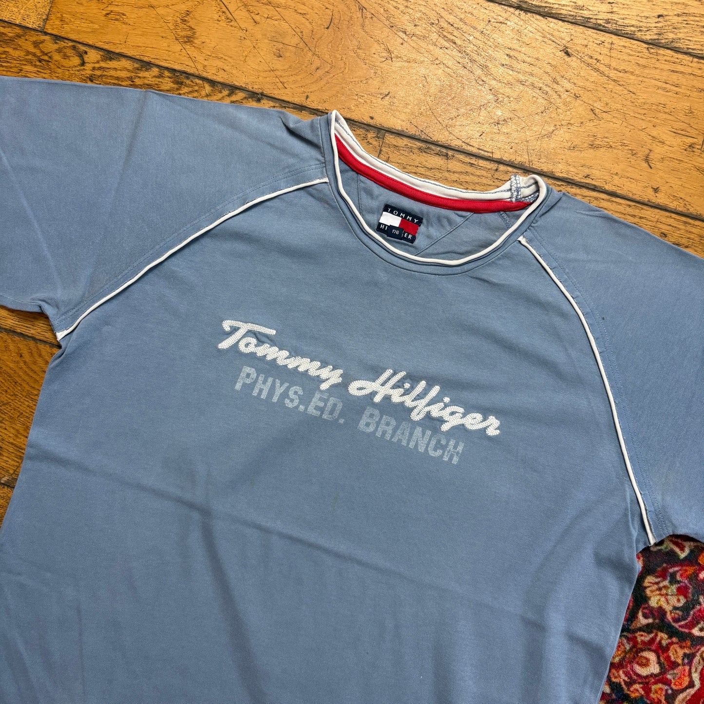 Vintage Tommy Hilfiger Womens Blue Embroidered Graphic T-Shirt - Size 10