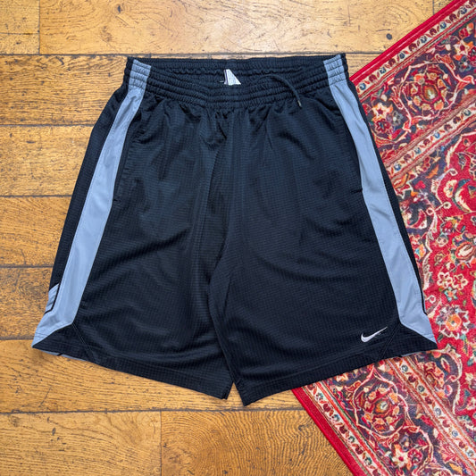 Vintage Nike Black Swoosh Y2K Baggy Basketball Sports Shorts - L