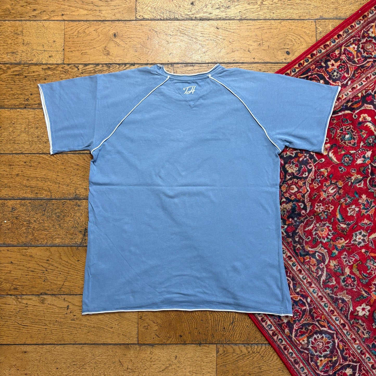Vintage Tommy Hilfiger Womens Blue Embroidered Graphic T-Shirt - Size 10