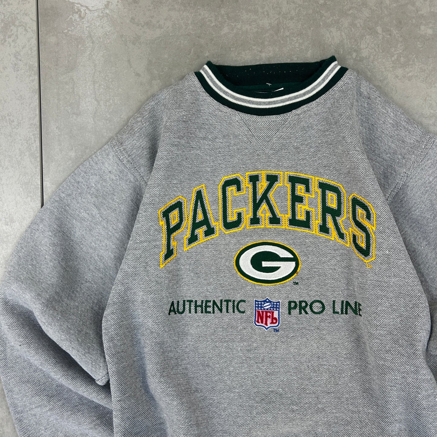 Vintage 90s NFL Green Bay Packers Embroidered Grey and Green Sweatshirt - S