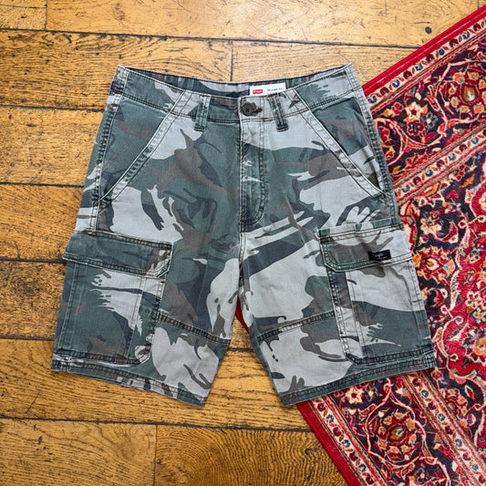 Vintage Wrangler Green Camo Y2K Baggy Shorts Jorts - 30