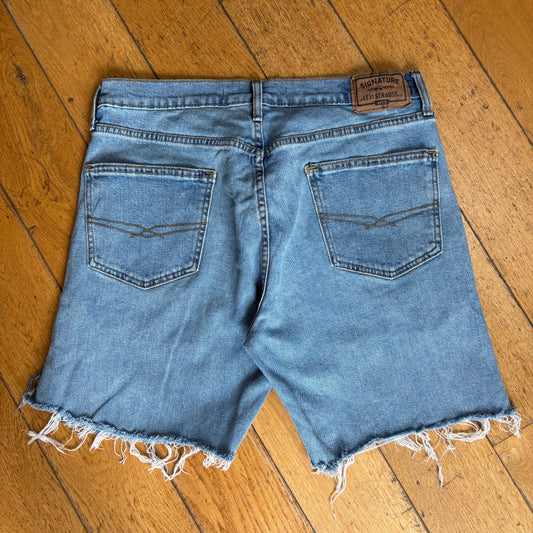 Vintage Levis Straight Blue Denim Shorts - 34