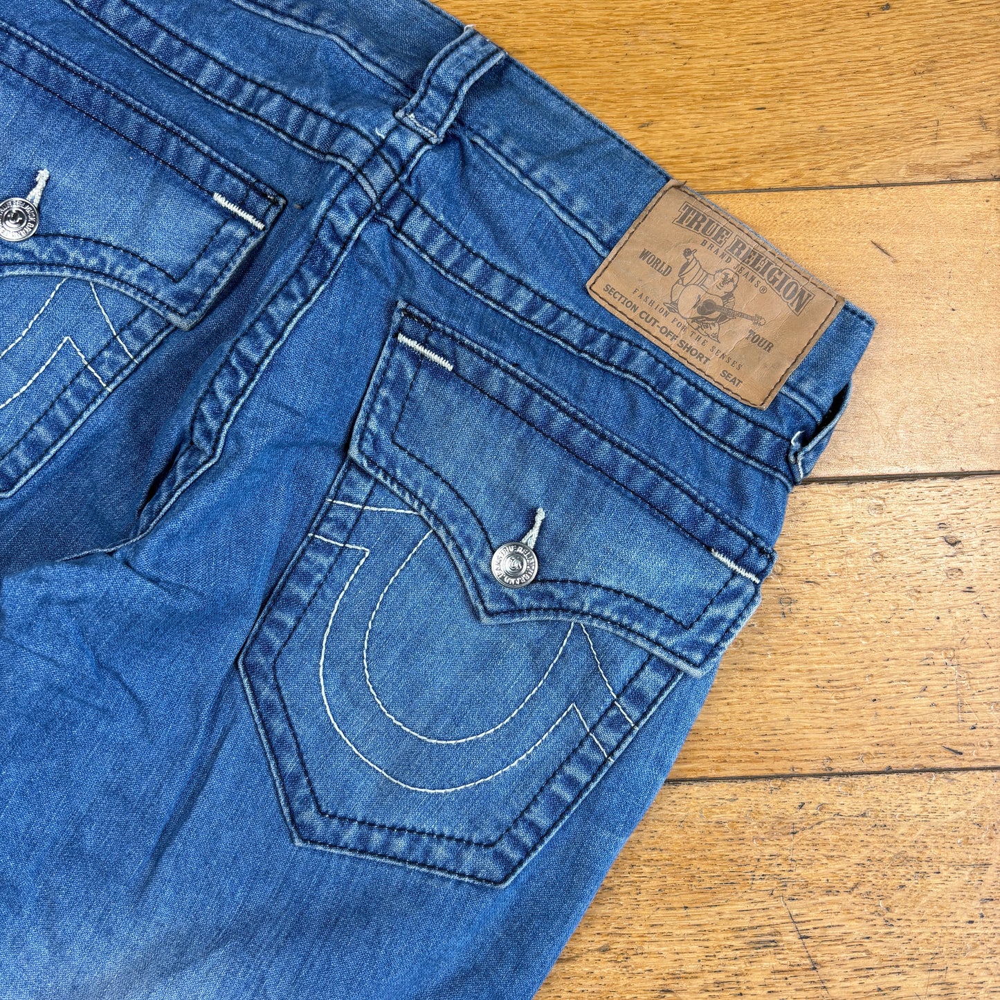 Vintage True Religion Blue Gradient Embroidered Y2K Shorts Jorts - 32