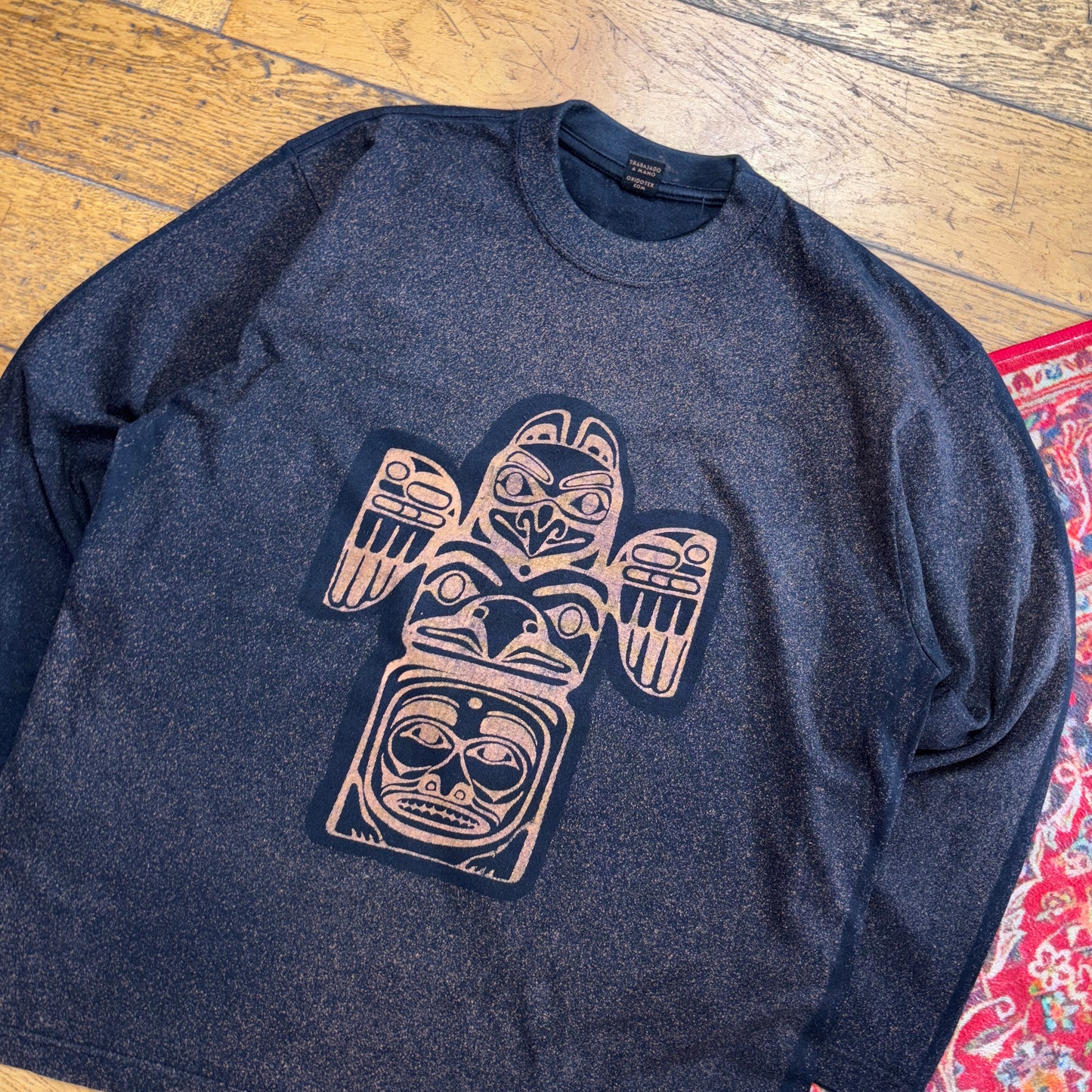 Vintage Totem Pole Black Long Sleeve Graphic T-Shirt - M