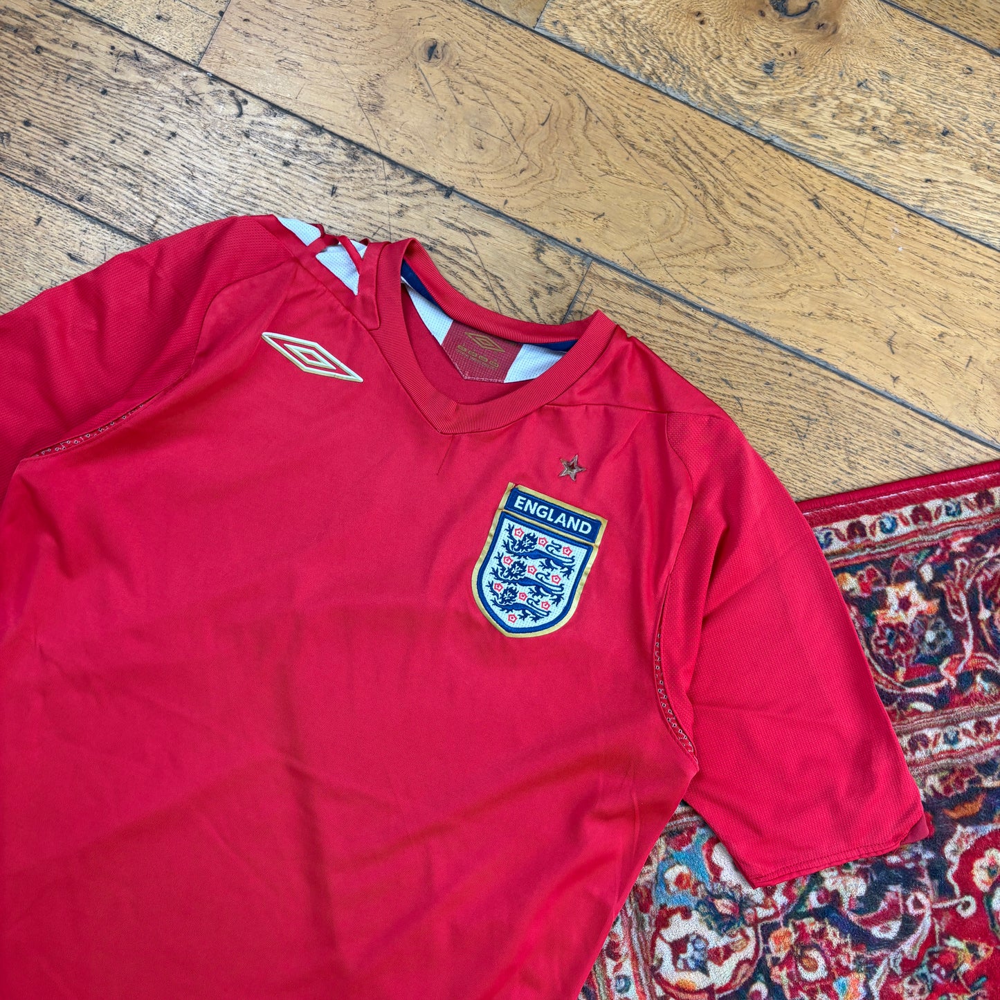 Vintage Umbro England 06/08 Football Shirt Red T-Shirt - S