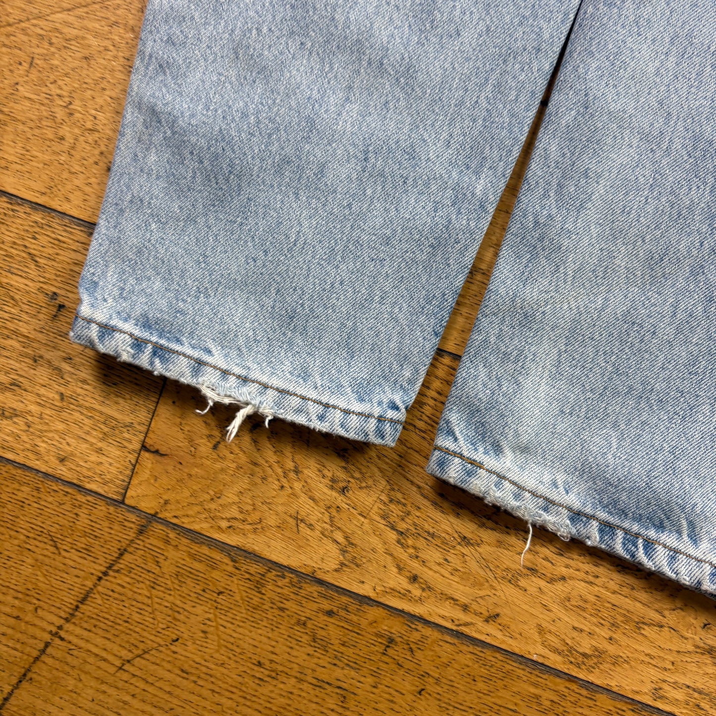 Vintage Levis 551 Tapered Relaxed Blue Denim Jeans - Size 10