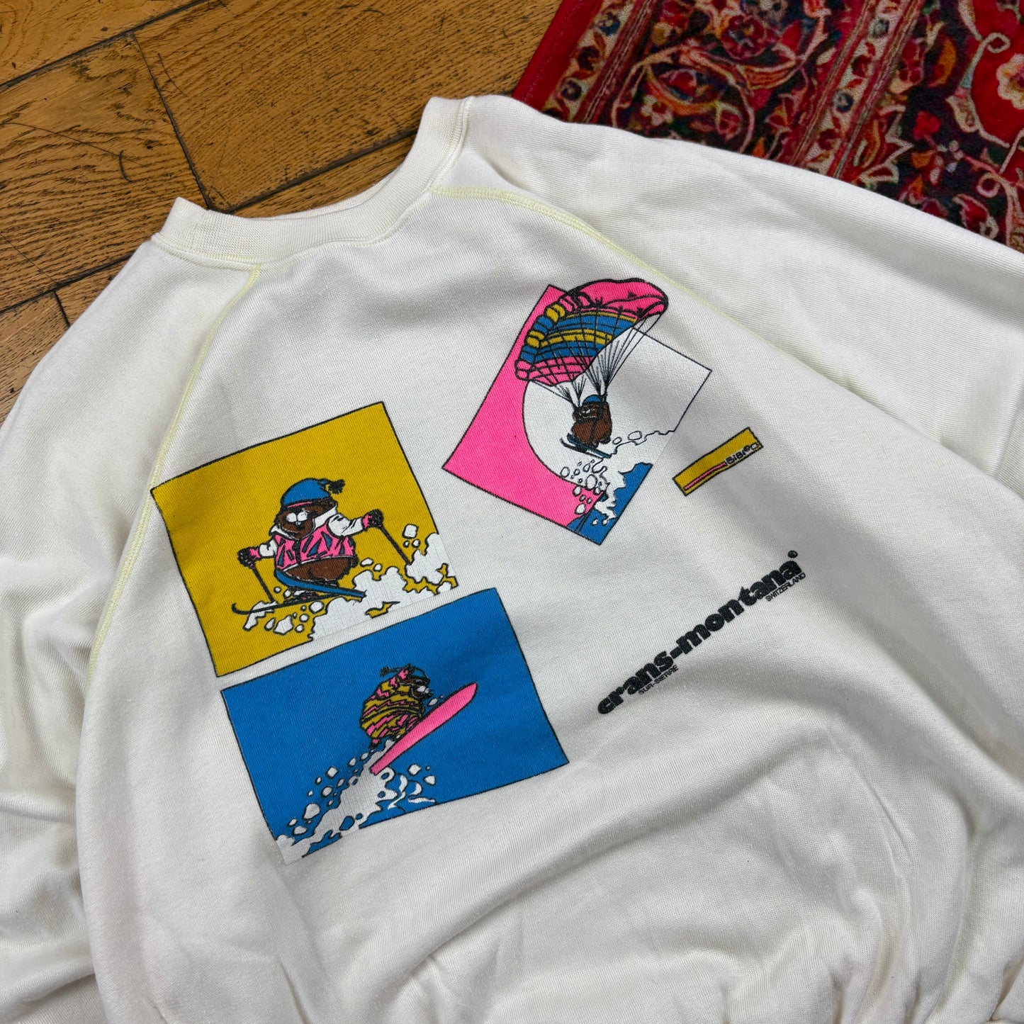 Vintage 90s White Cream Skiing Funny Graphic Sweatshirt - M