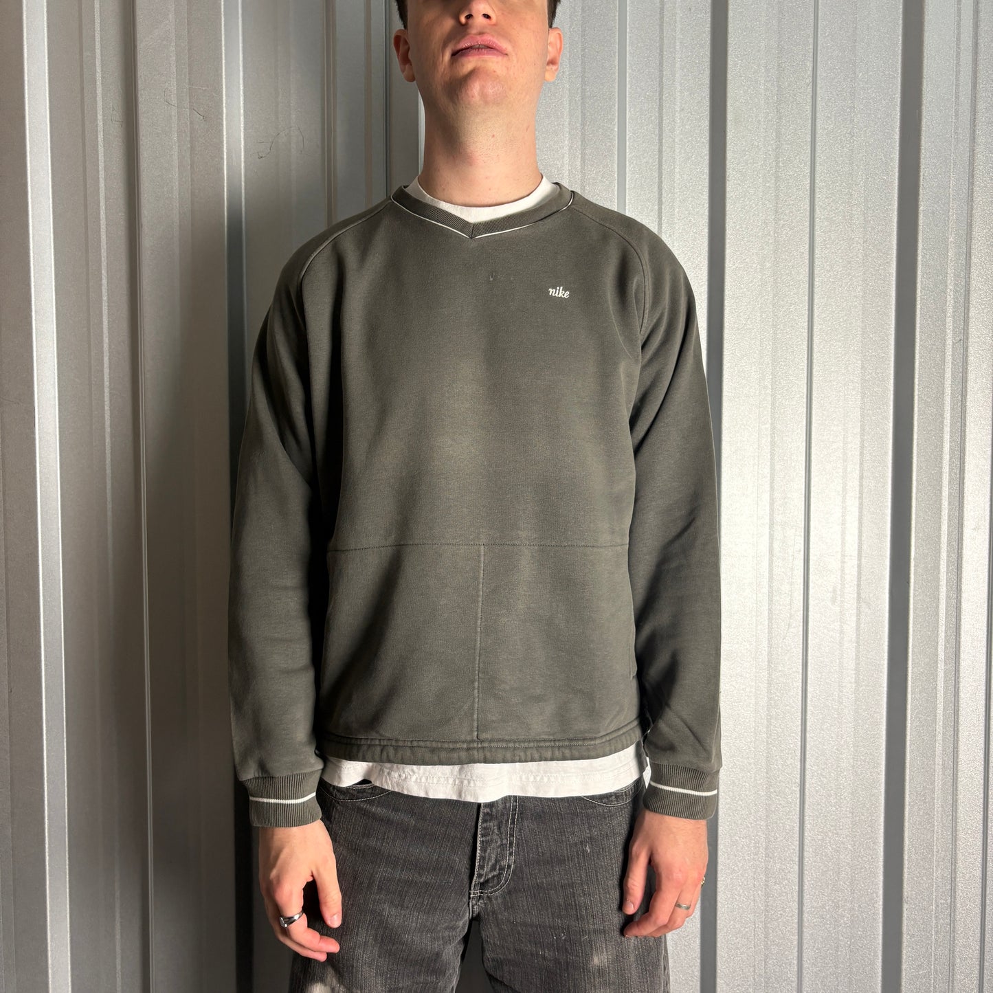 Vintage Nike 00s Y2K Grey Boxy Embroidered Sweatshirt - L