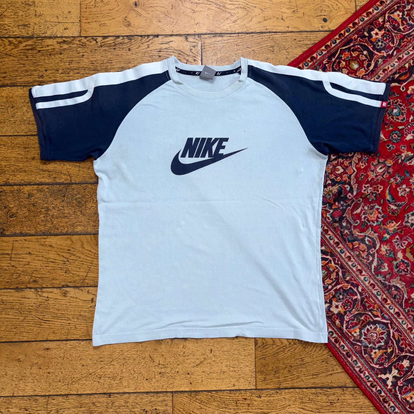 Vintage 00s Nike Blue Y2K Graphic T-Shirt - L