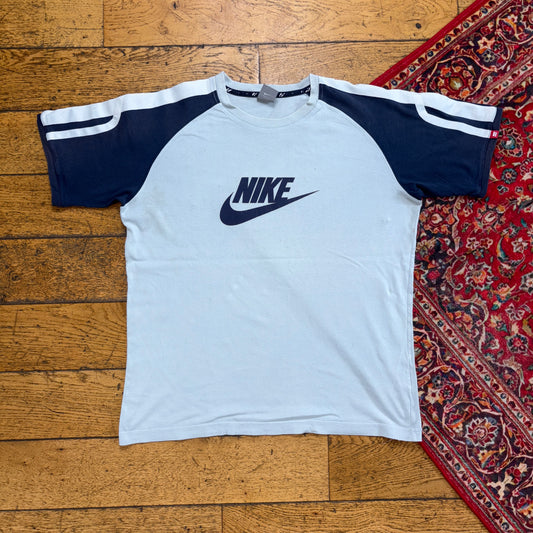 Vintage 00s Nike Blue Y2K Graphic T-Shirt - L
