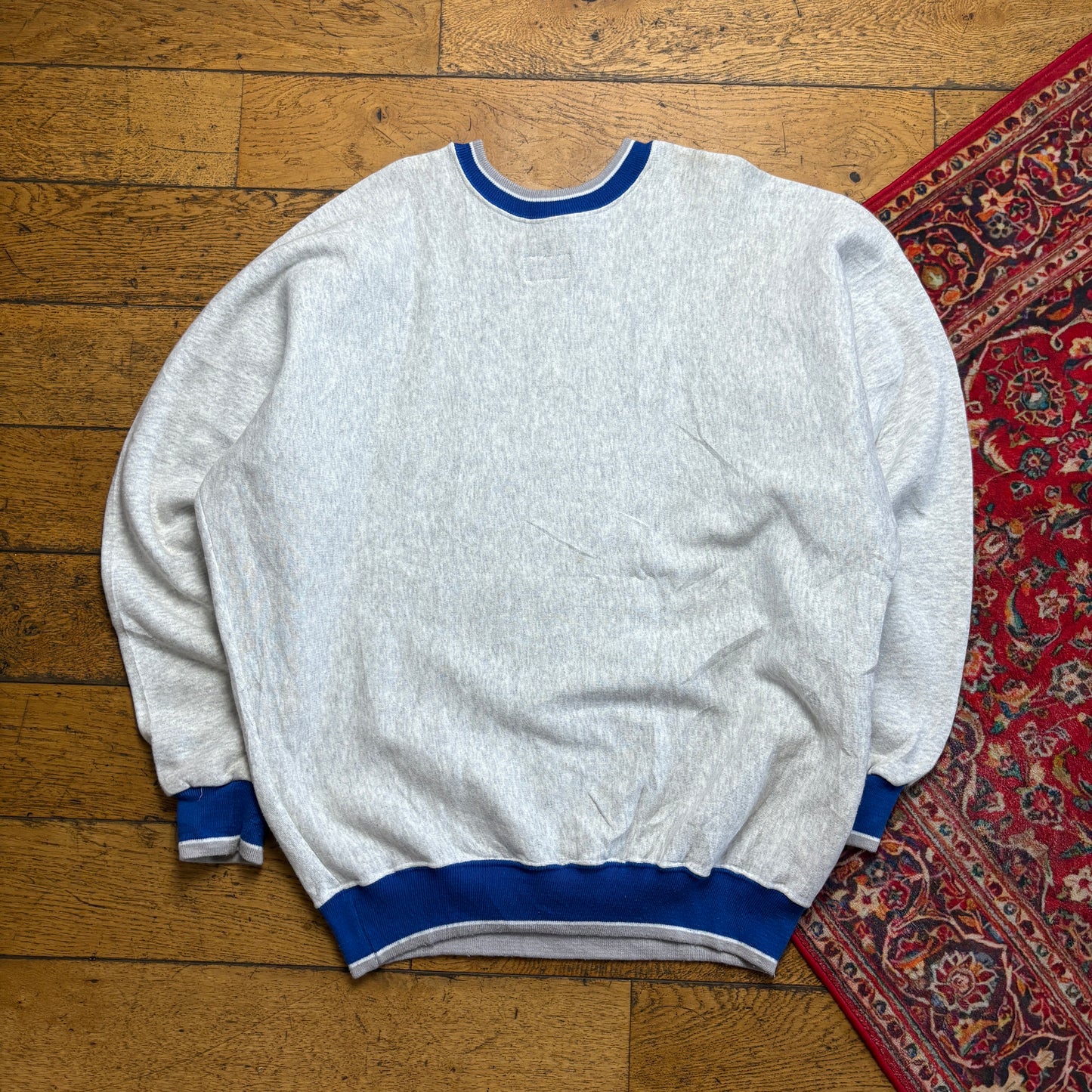 Vintage 90s Memphis Tigers Grey NFL College Embroidered Sweatshirt - L