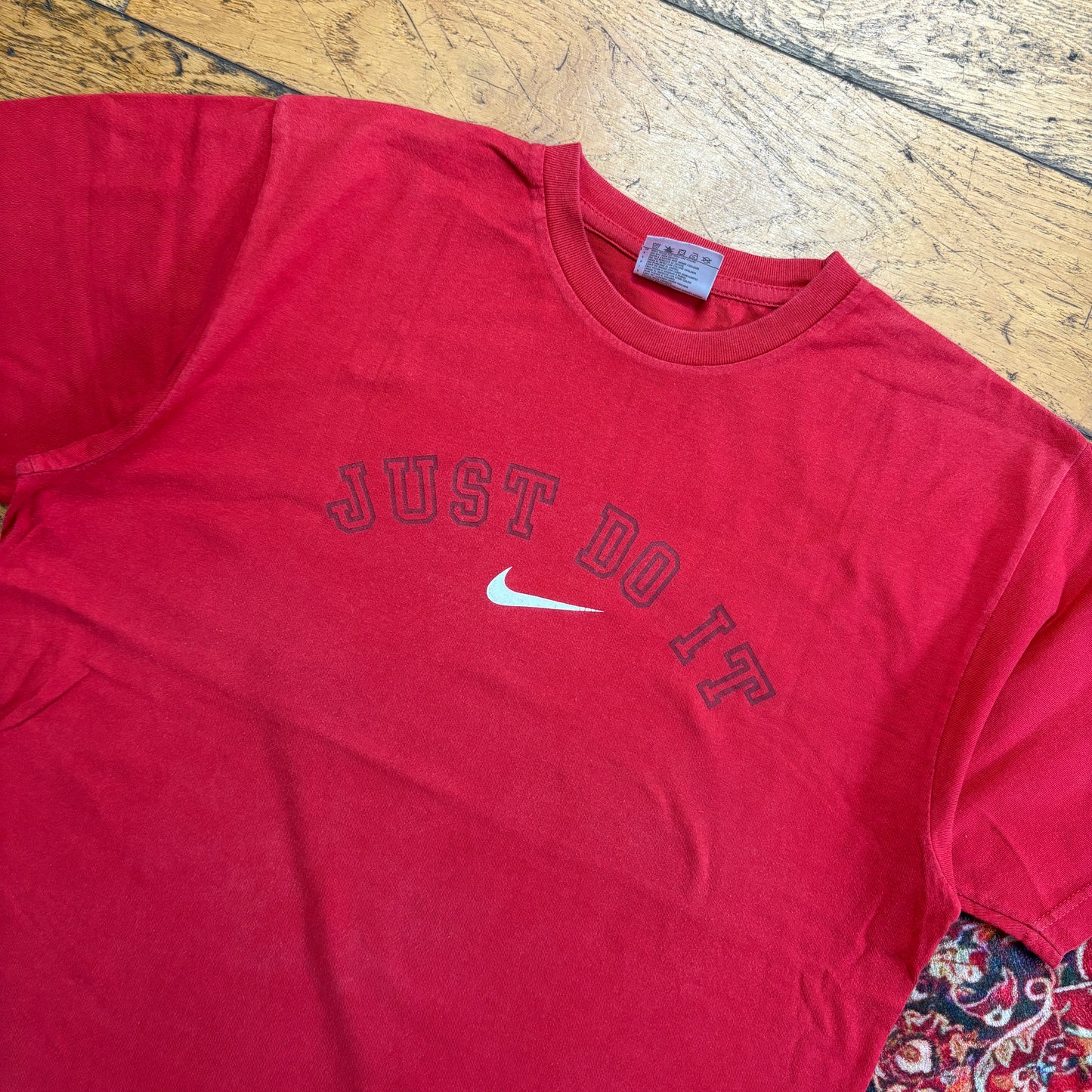 Vintage 00s Nike Red Graphic T-Shirt - M