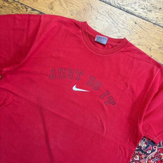 Vintage 00s Nike Red Graphic T-Shirt - M