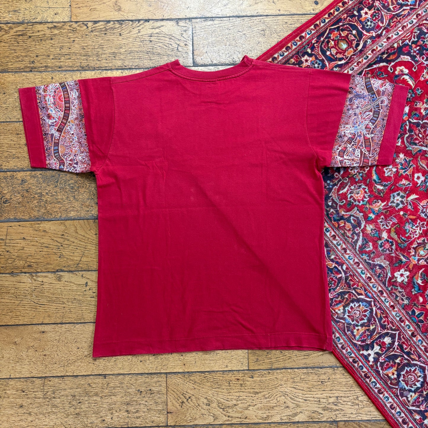 Vintage Red Pattern Australia Single Stitch Graphic T-Shirt - M