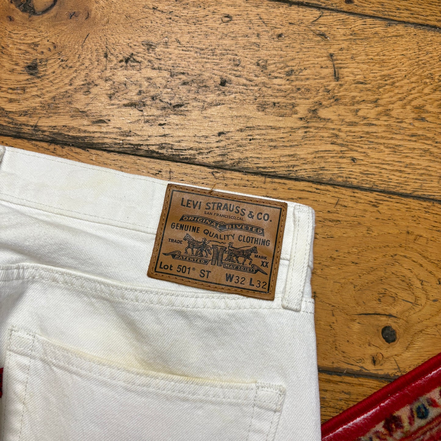 Vintage Levis 501 Slim White Cream Denim Jeans - 32R
