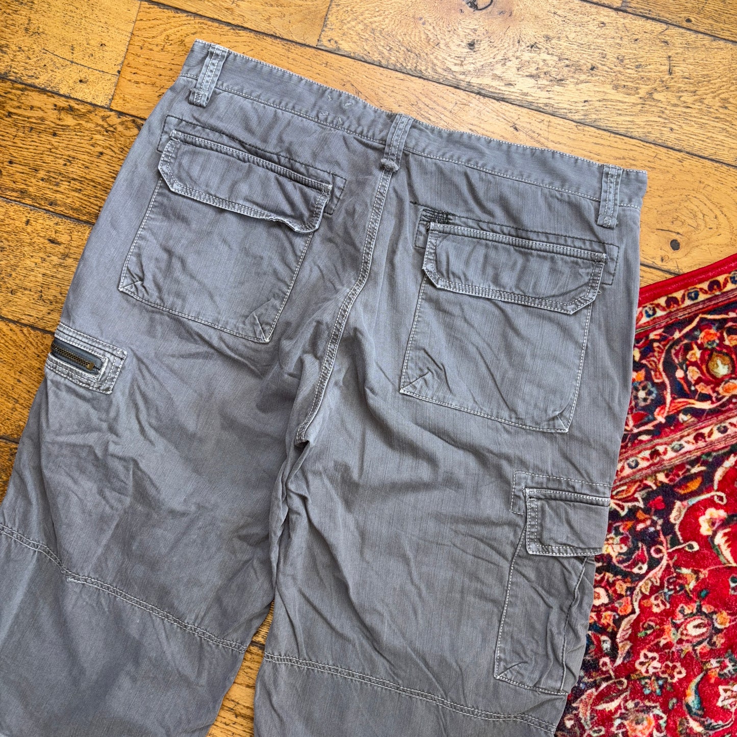 Vintage Guess Grey Cargo Hip Hop Baggy Shorts Jorts - 40