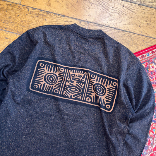 Vintage Totem Pole Black Long Sleeve Graphic T-Shirt - M