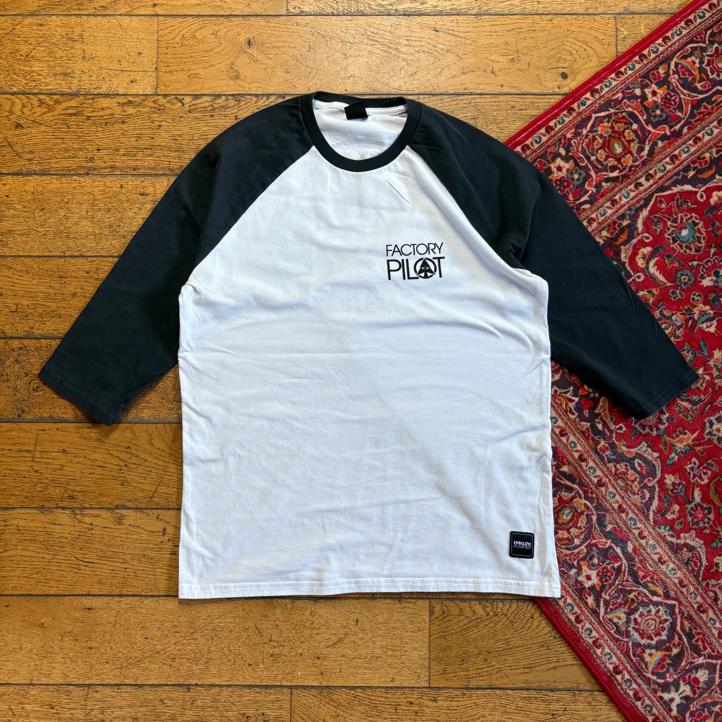 Vintage Oakley White Raglan Graphic T-Shirt - M