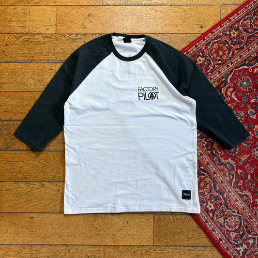 Vintage Oakley White Raglan Graphic T-Shirt - M