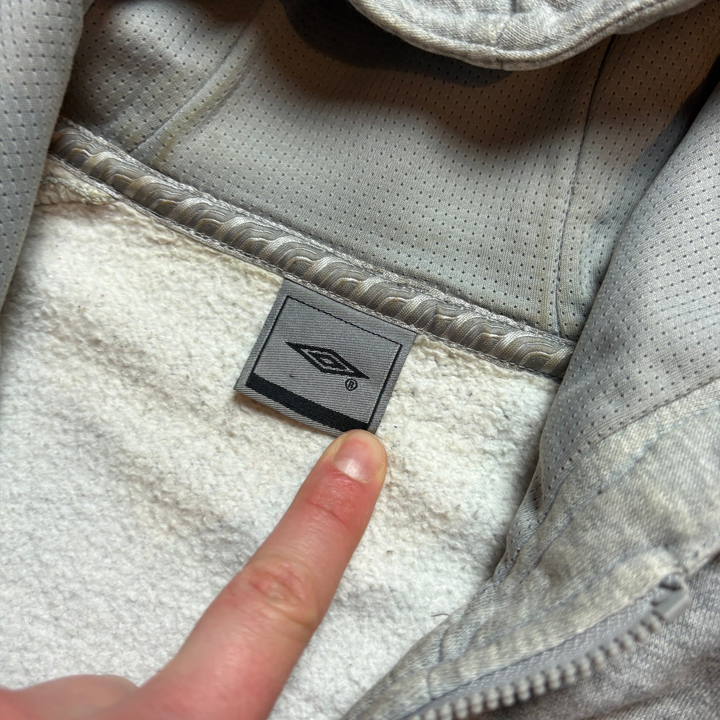 Vintage Umbro Y2K Grey Embroidered Hoodie Sweatshirt - Size 10