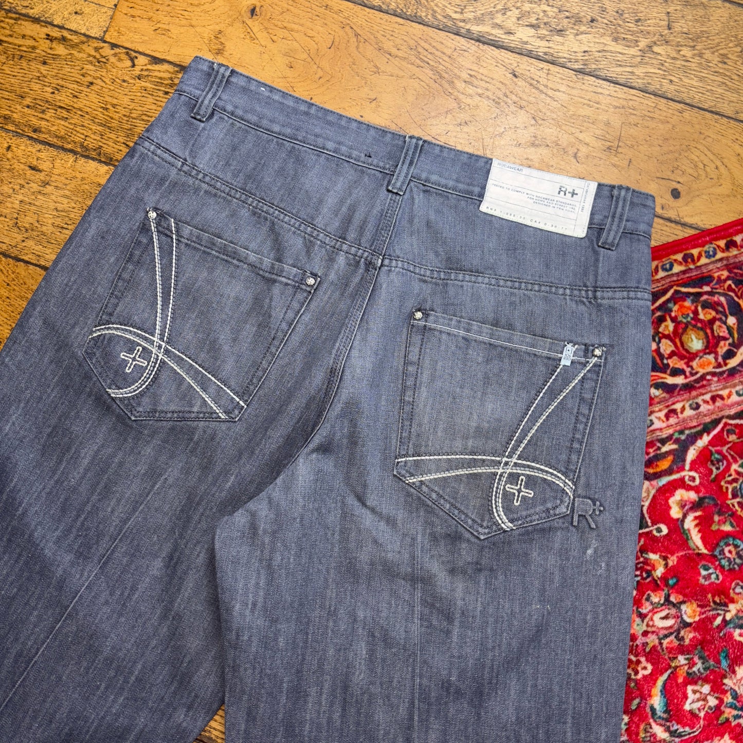 Vintage Rocawear Grey Embroidered Y2K Hip Hop Baggy Jeans Shorts Jorts - 40