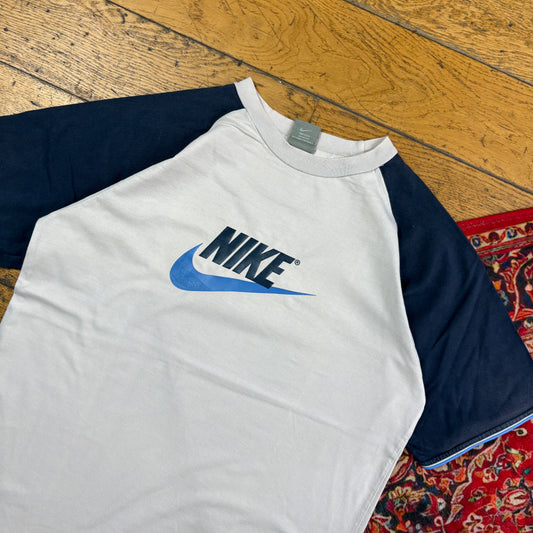 Vintage Nike Y2K Cream Navy Graphic T-Shirt - M
