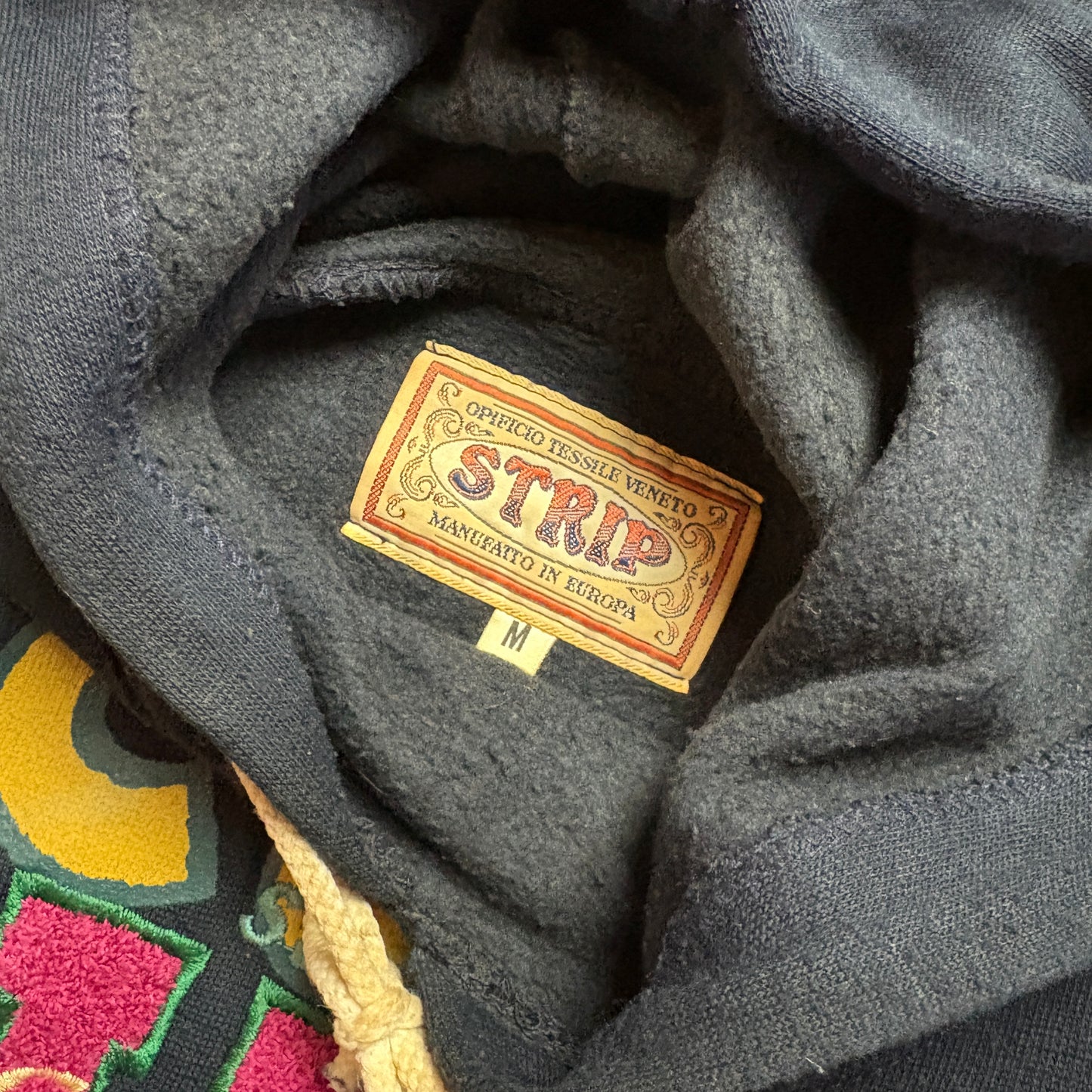 Vintage 90s Black Graphic Boxy Embroidered Sweatshirt - M