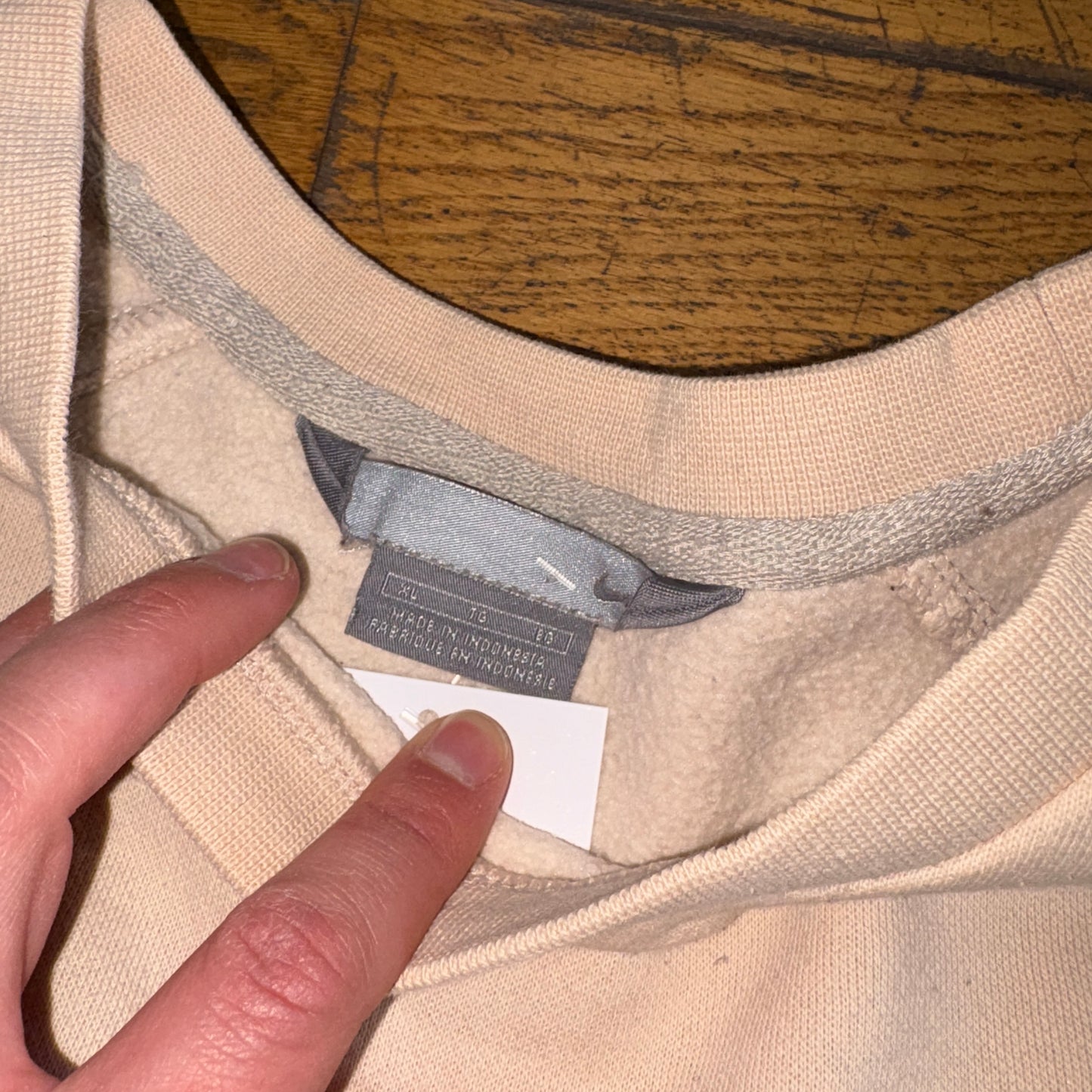 Vintage Nike Y2K Cream Swoosh Embroidered Sweatshirt - L