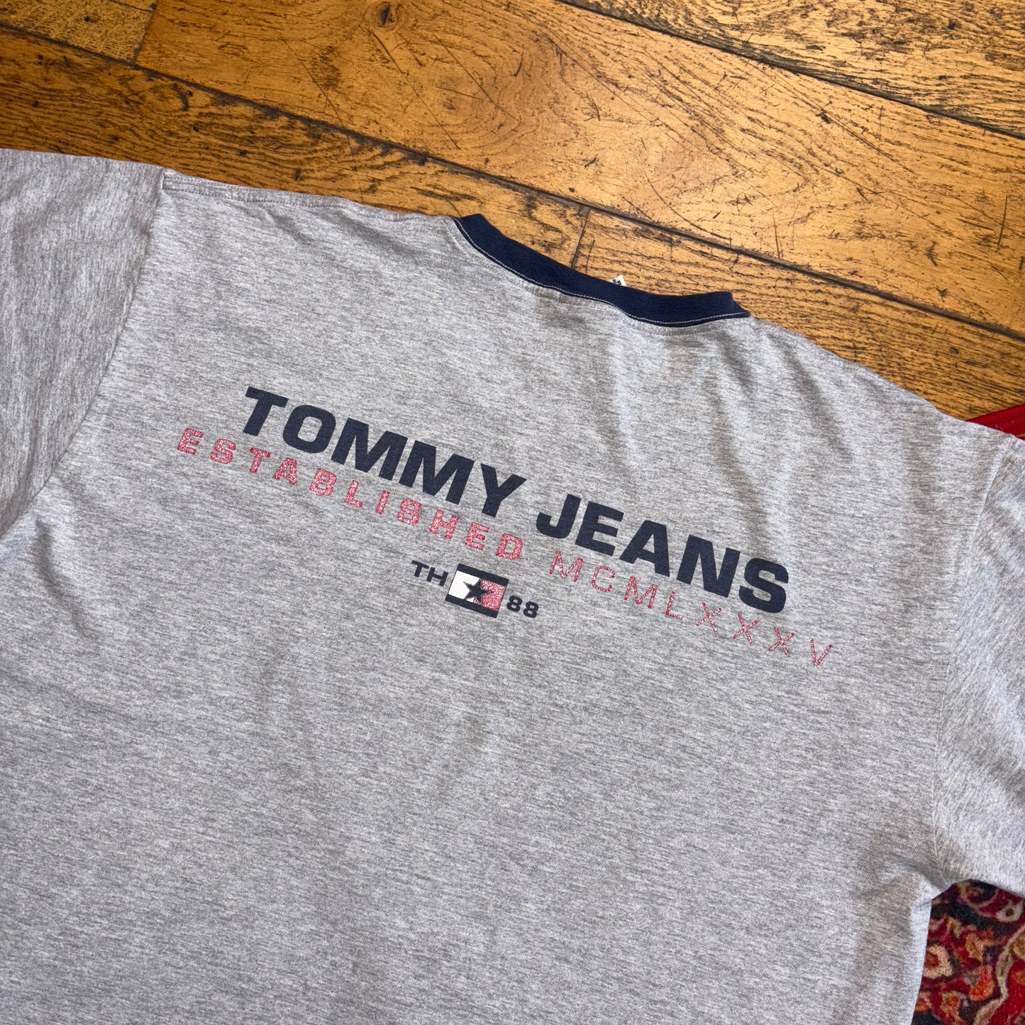 Vintage Tommy Hilfier Grey Graphic T-Shirt - XL