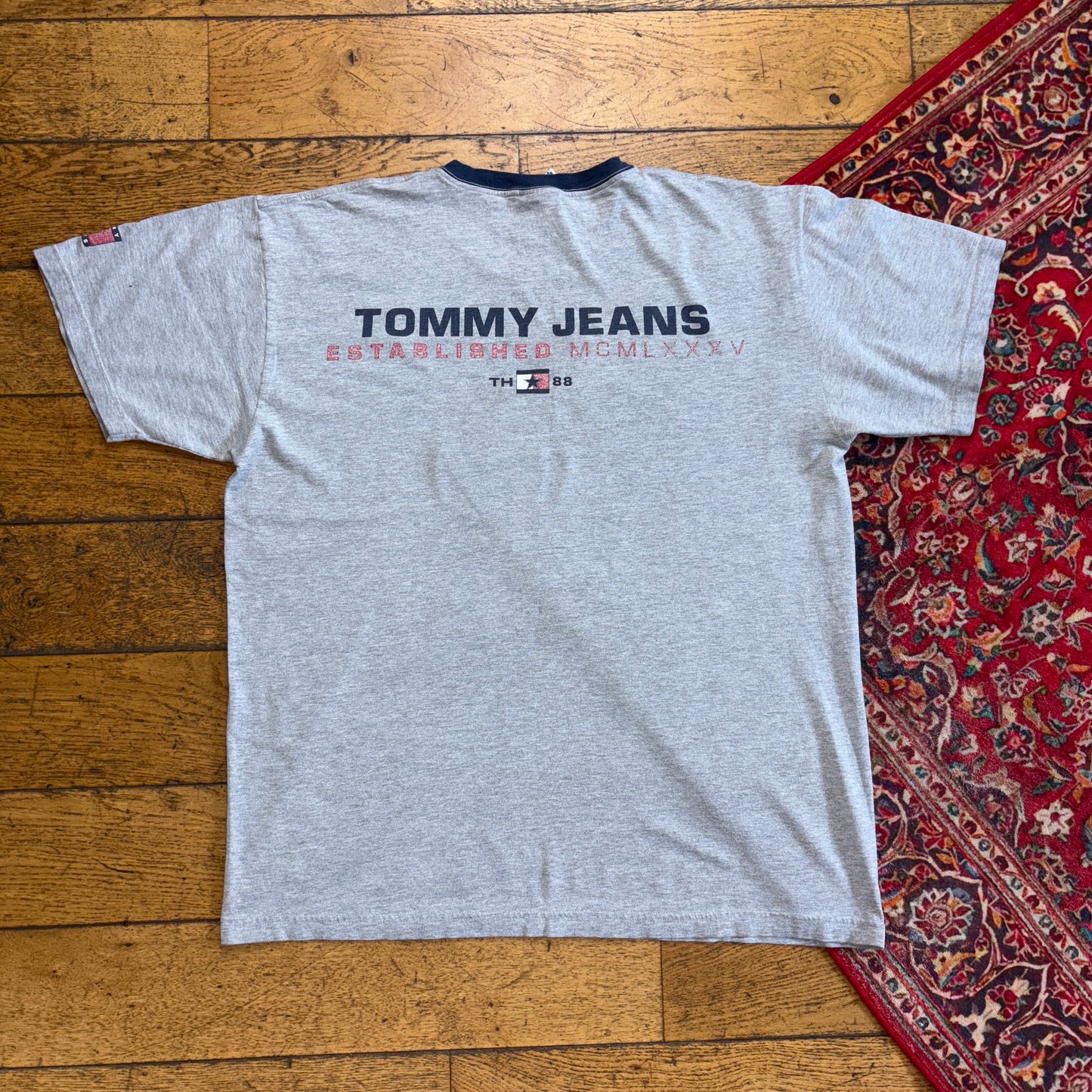 Vintage Tommy Hilfier Grey Graphic T-Shirt - XL