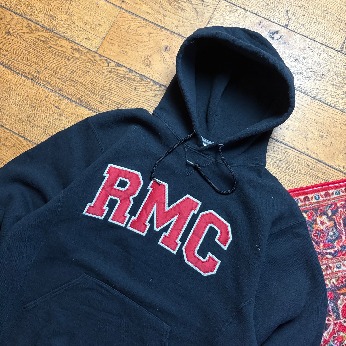 Vintage Russell Athletic Black Boxy Embroidered Sweatshirt - M