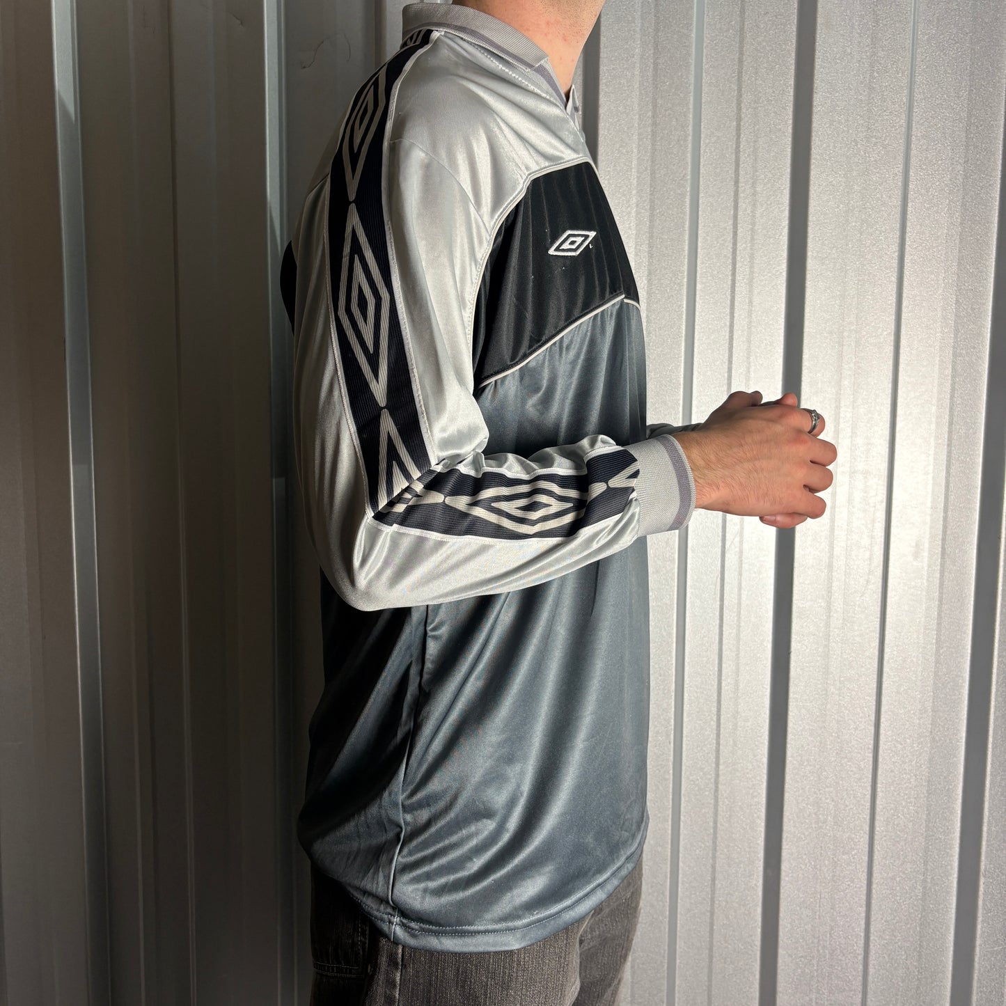 Vintage Umbro 00s Y2K Grey Black Stripe Rugby Polo Shirt - S
