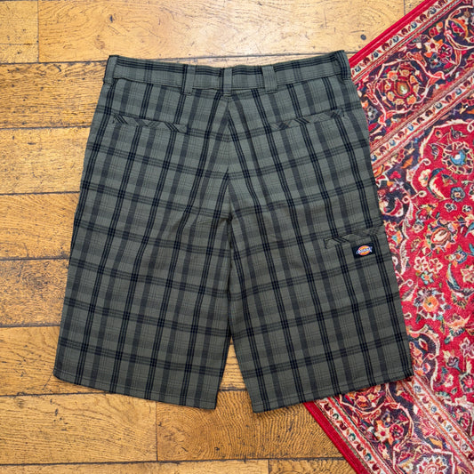 Vintage Dickies Green Check Plaid Workwear Carpenter Baggy Shorts - 36